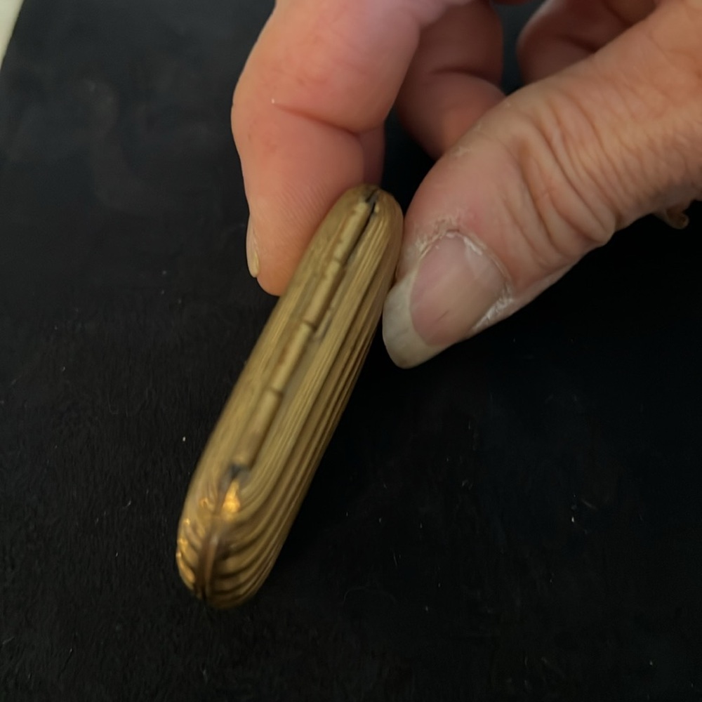 Antique Gold filled Locket with bevel Mirror - Picture 3 of 7
